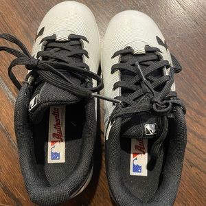 Like new Under armour baseball cleats size 12 k